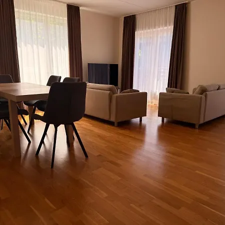Family With Sauna I Free Private Parking Apartamento *